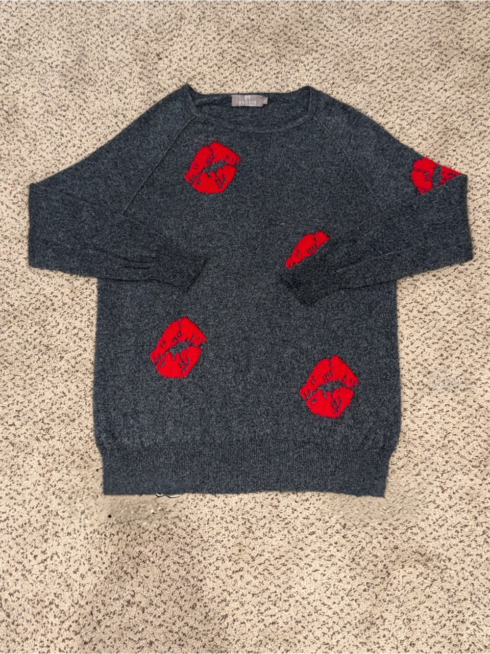 BRODIE 100% Cashmere Kisses Red Lips Gray Sweater | Women’s L